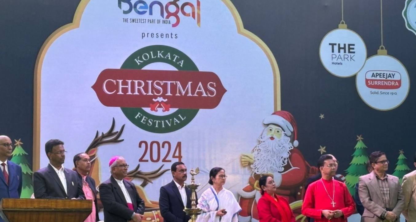 West Bengal Chief Minister Mamata Banerjee inaugurates Kolkata Christmas Festival at Park Street on Thursday. 